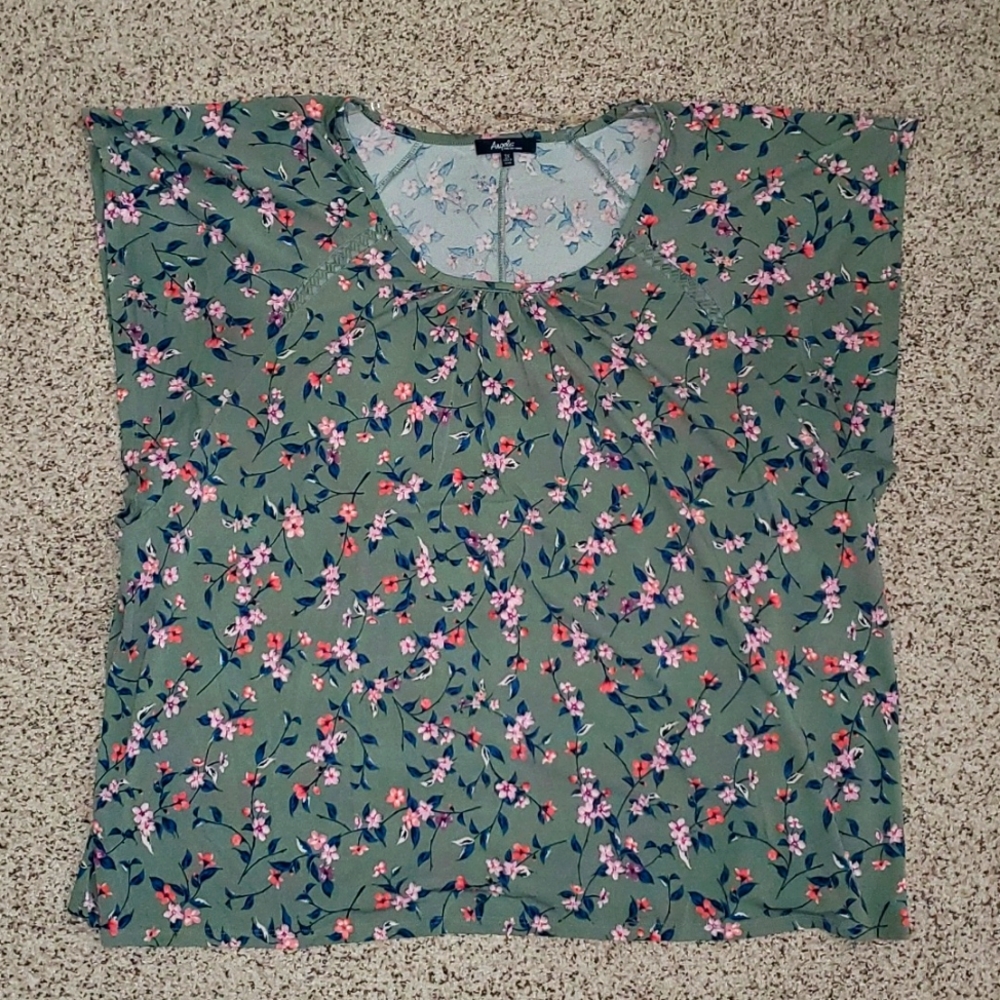 Sale 💥3/$30 NWOT Angels Floral Summer Blouse Top